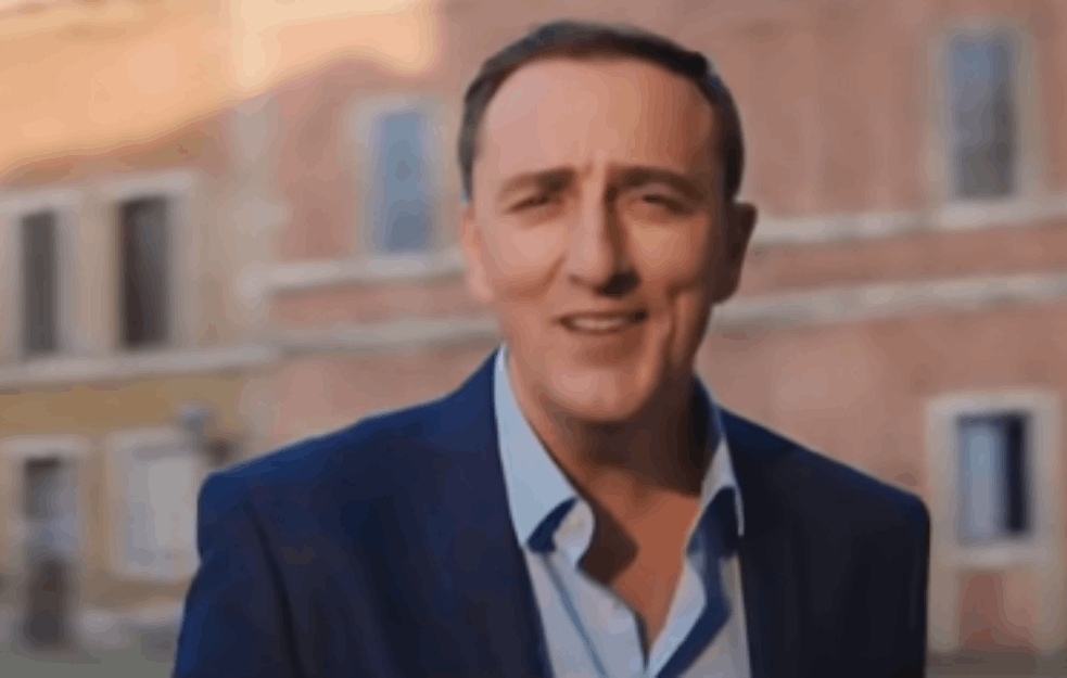 SERGEJ ĆETKOVIĆ SE NAKON PORODIČNE TRAGEDIJE VRATIO NA SCENU: 'Koferom' najavio novu turneju! (VIDEO)
